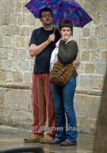 couple with umbrella graphic