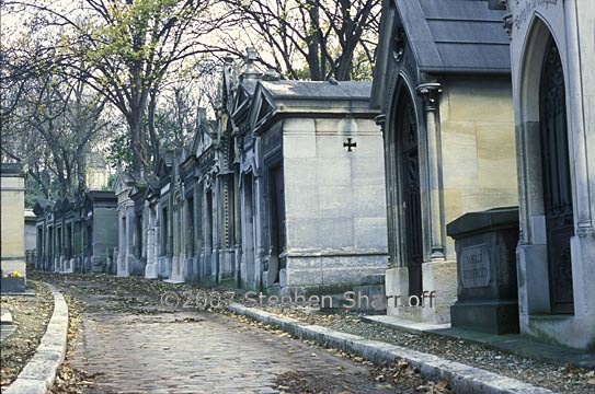 pere lachaise in autumn graphic