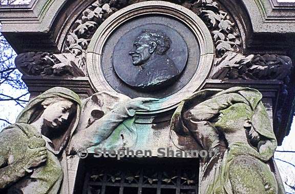 paris cemetery graphic 102