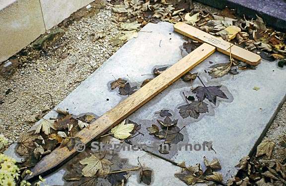 paris cemetery graphic 117