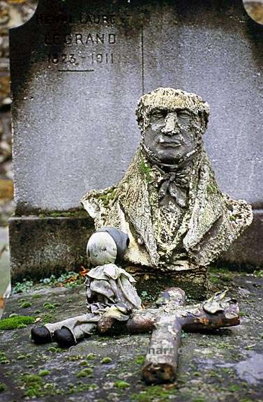 paris cemetery graphic 11