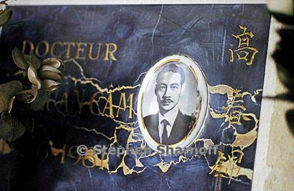 paris cemetery graphic 131