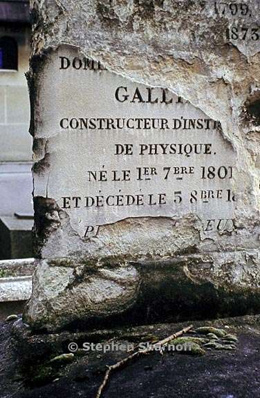 paris cemetery graphic 16