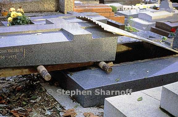 paris cemetery graphic 182