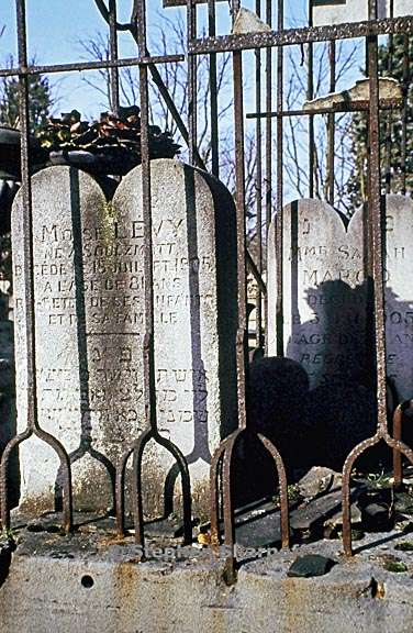paris cemetery graphic 185