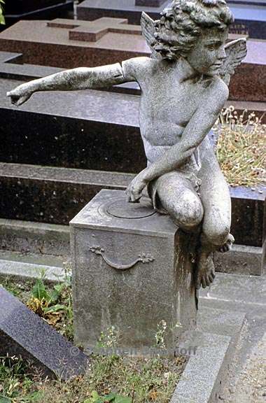 paris cemetery graphic 1