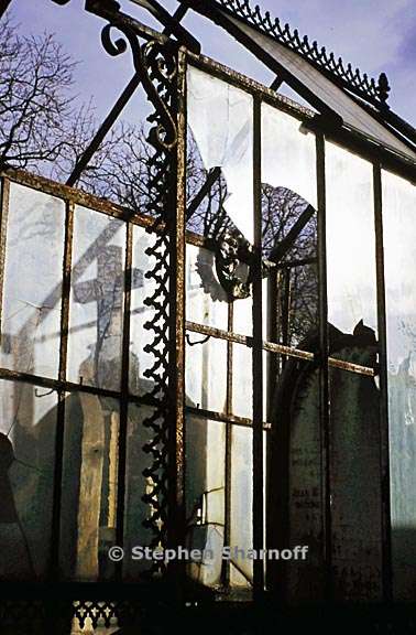 paris cemetery graphic 208