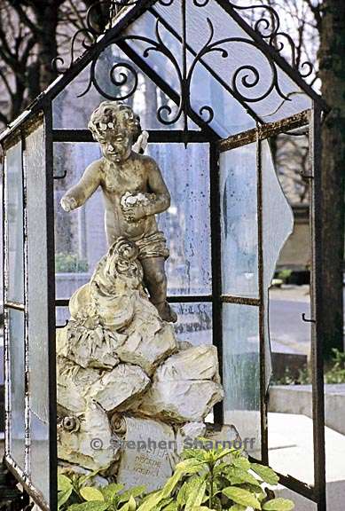 paris cemetery graphic 233