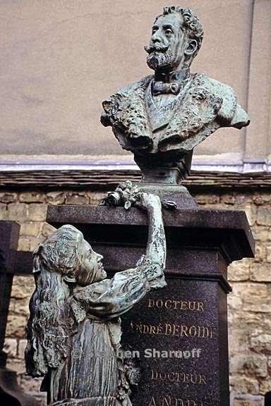 paris cemetery graphic 243