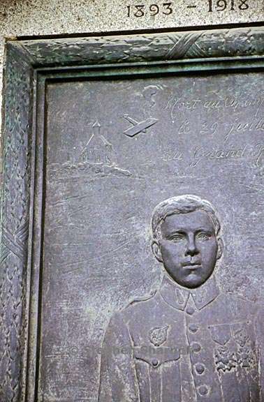 paris cemetery graphic 246