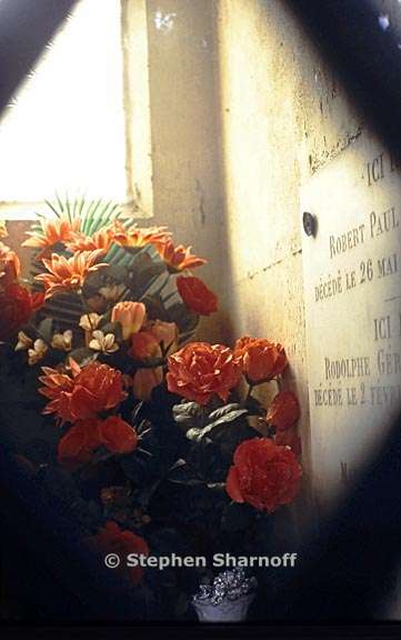 paris cemetery graphic 3