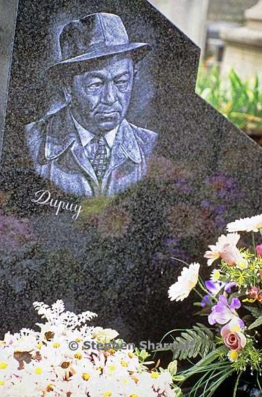 paris cemetery graphic 56
