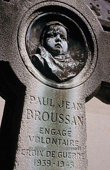 paris cemetery graphic 60