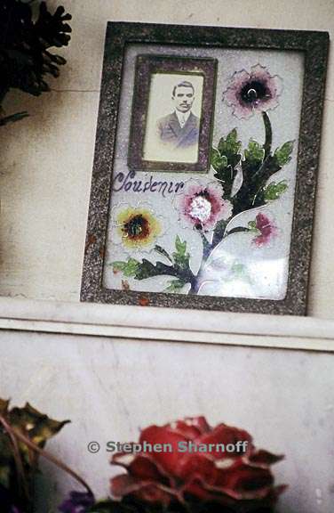 paris cemetery graphic 68