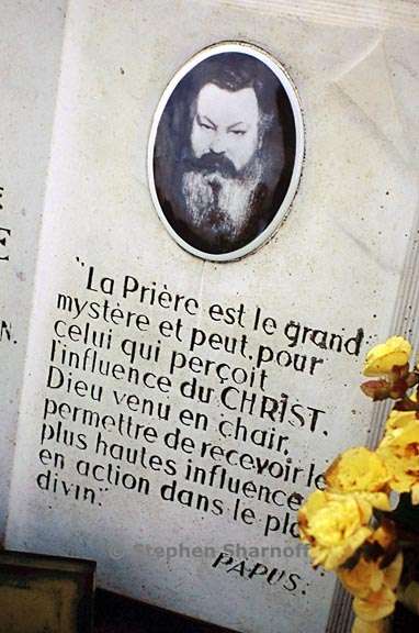 paris cemetery graphic 69