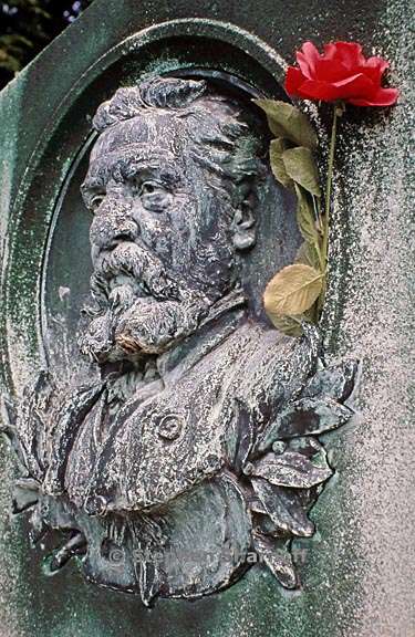 paris cemetery graphic 77