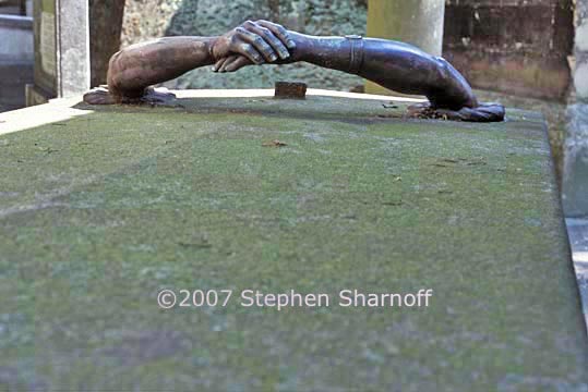 holding hands 1 graphic