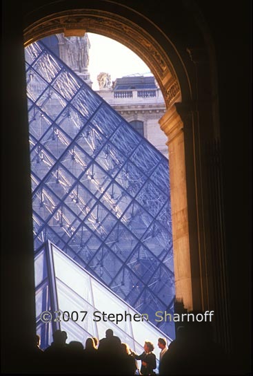 paris louvre graphic