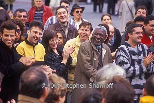 street performance paris graphic