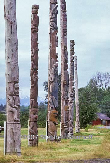 totem poles graphic