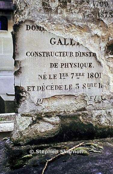 16 paris cemetery 5 graphic