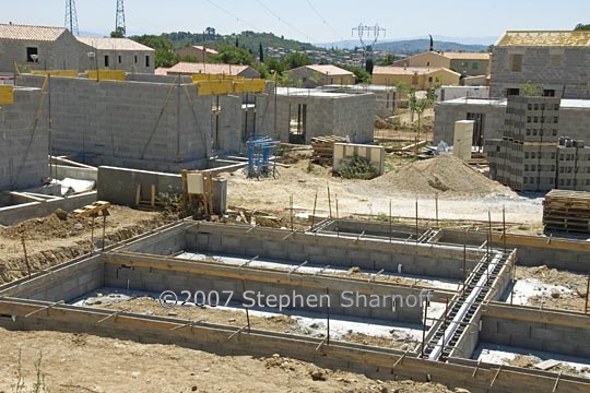 manosque west 8 graphic