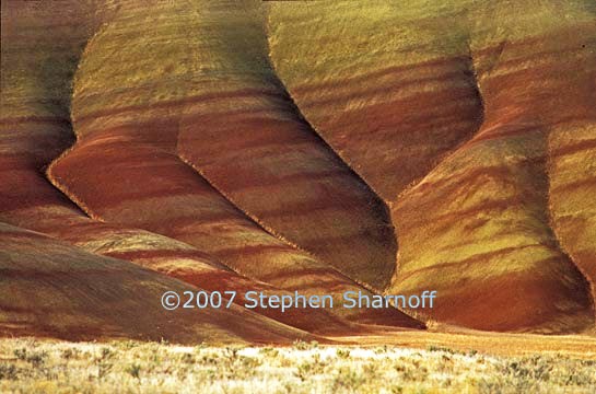 painted hills 1 graphic