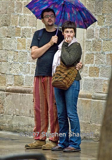 couple with umbrella graphic