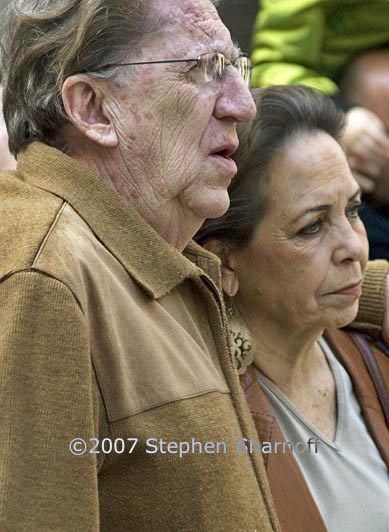 couple watching street performance graphic